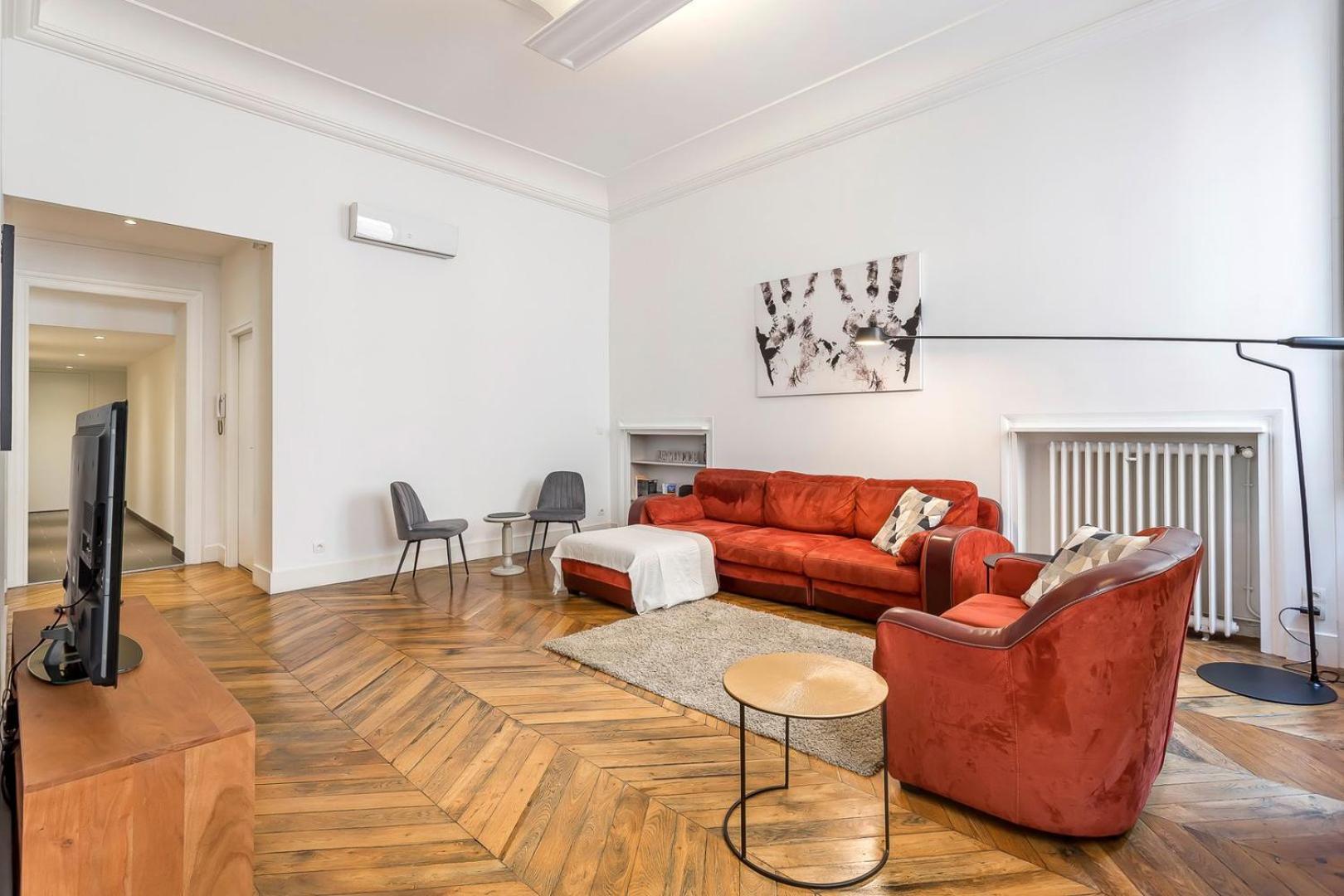 Apartment Charlie-meublee De Gamme-duplex-260m2-lyon 1 *