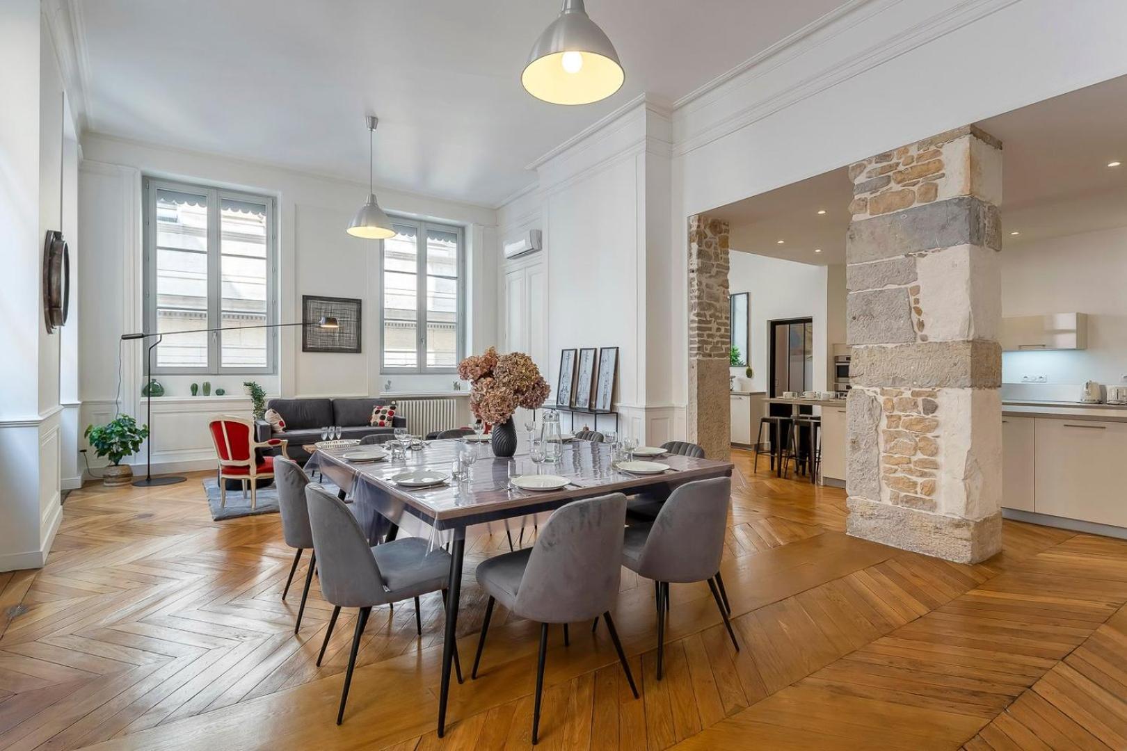 Charlie-meublee De Gamme-duplex-260m2-lyon 1 *
