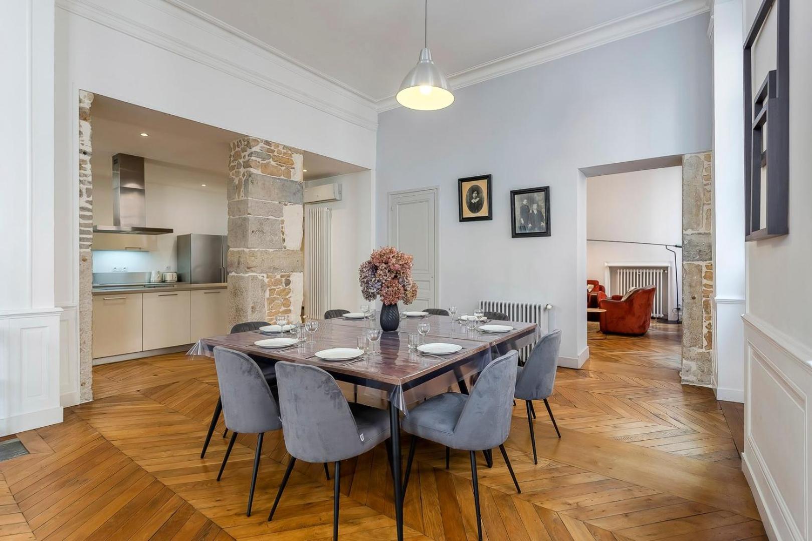 Charlie-meublee De Gamme-duplex-260m2-lyon 1 Apartment