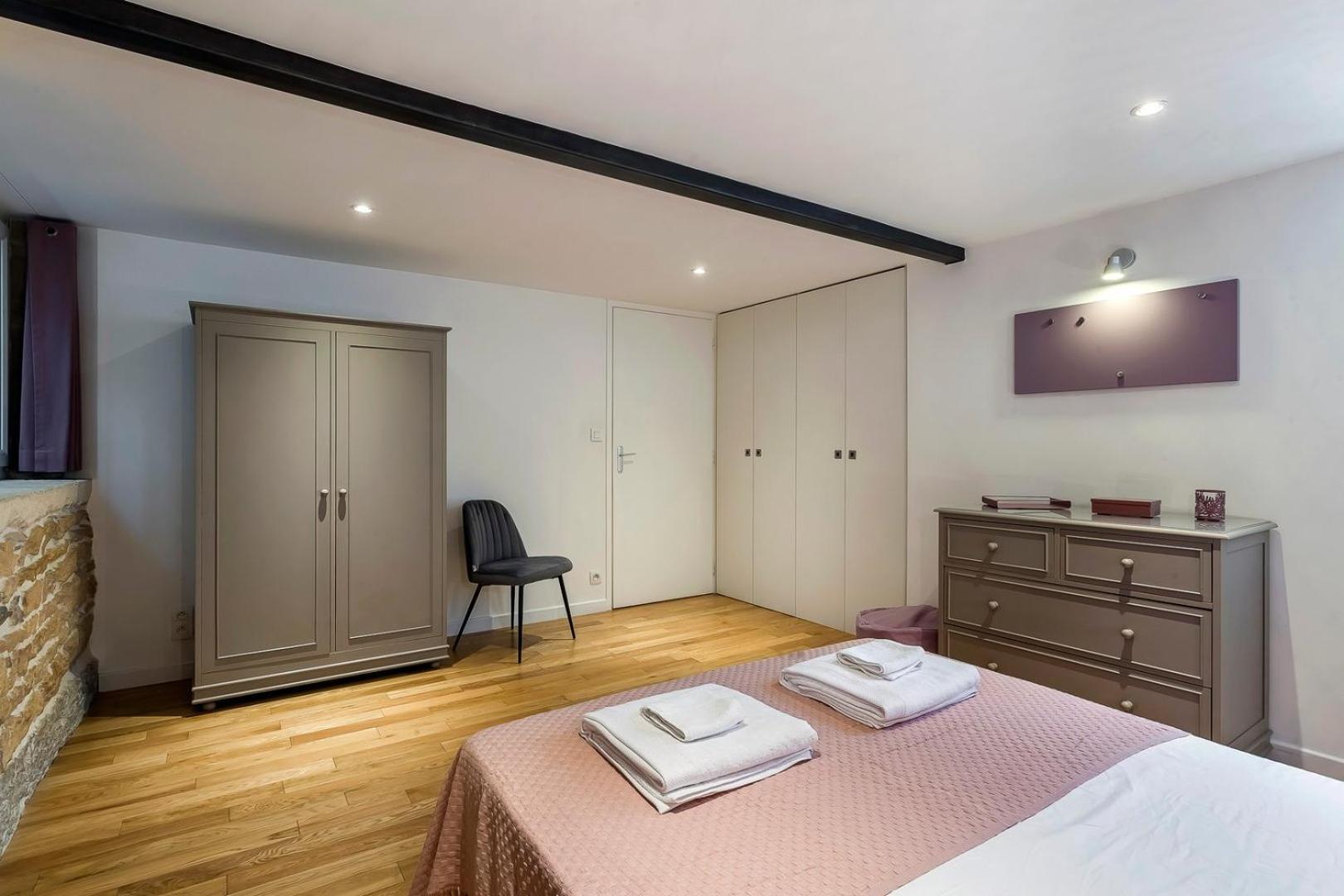 Charlie-meublee De Gamme-duplex-260m2-lyon 1 *