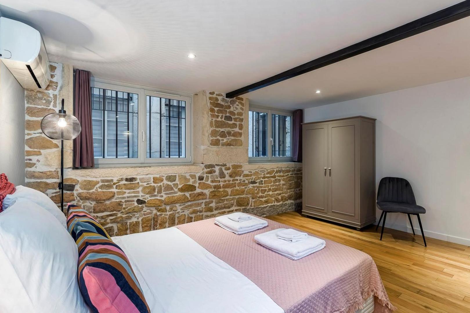 Charlie-meublee De Gamme-duplex-260m2-lyon 1 Apartment